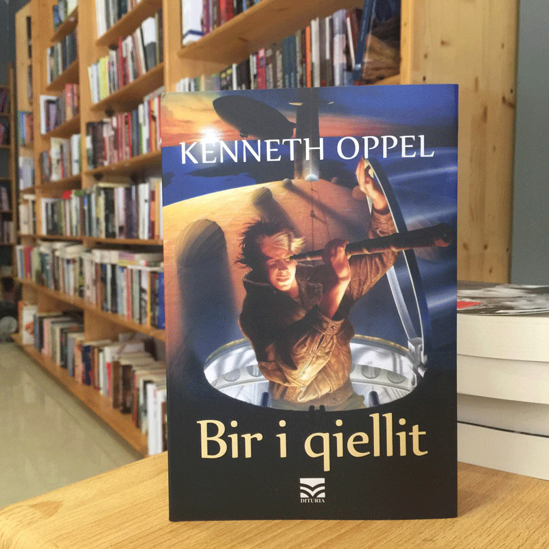 Bir i qiellit, Kenneth Oppel