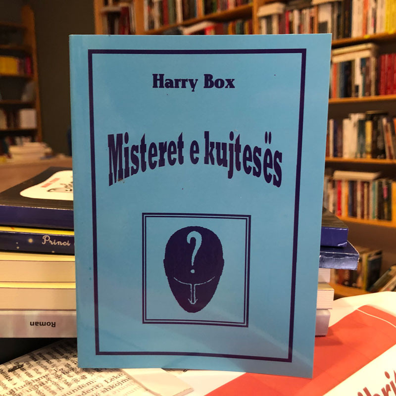 Misteret e kujtesës, Harry Box