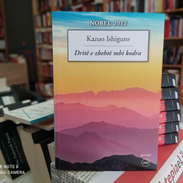 Dritë e zbehtë mbi kodra, Kazuo Ishiguro