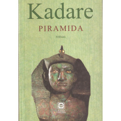 Piramida, Ismail Kadare