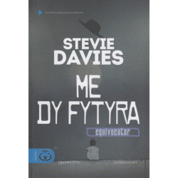 Me dy fytyra, Stevie Davies