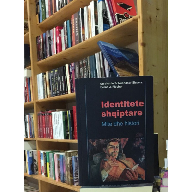Identitete Shqiptare, Grup autorësh