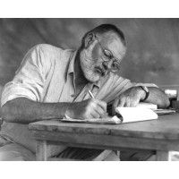 Ernest Hemingway ishte shkrimtar, gazetar dhe aventurier amerikan.